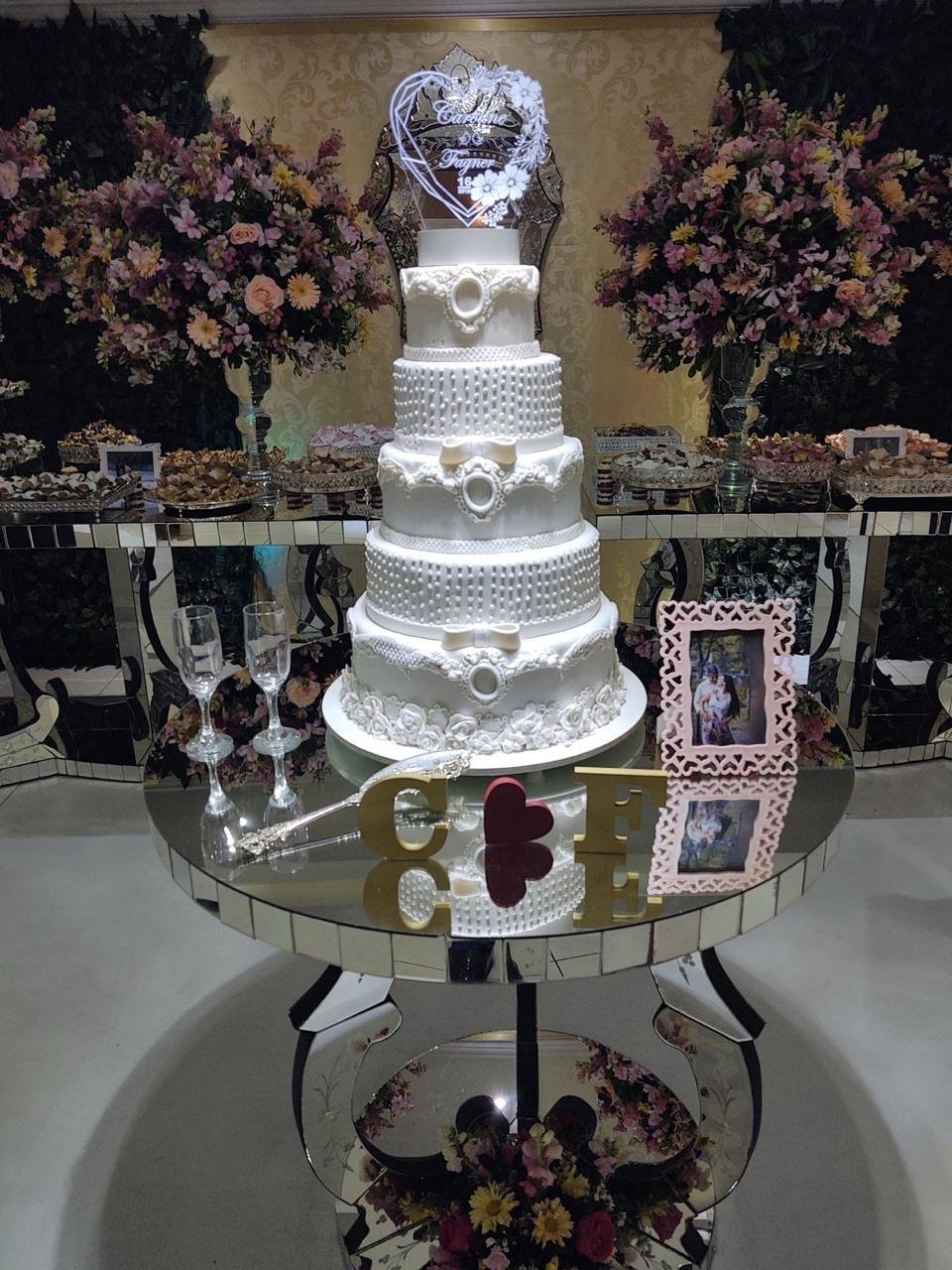 Casamento realizado no Spazio Cezane, noivos dançando